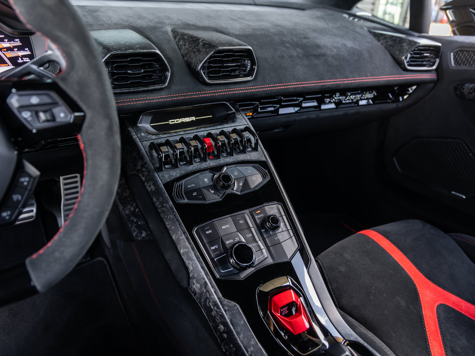 Used 2019 Lamborghini Huracan Performante AWD/4WD image 41
