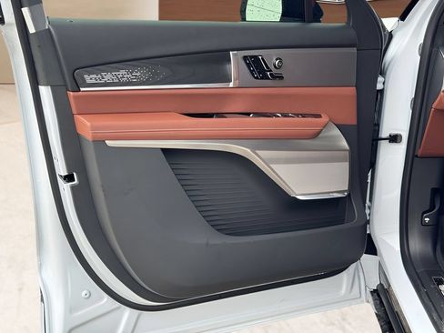 New 2027 Cadillac Vistiq Luxury w/ LPO, Floor Liner Package AWD/4WD image 17