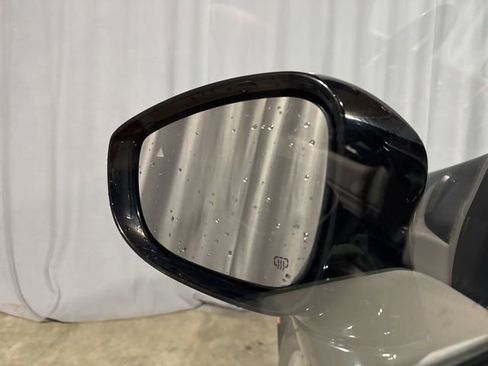 Used 2023 Chrysler Pacifica Limited FWD image 12