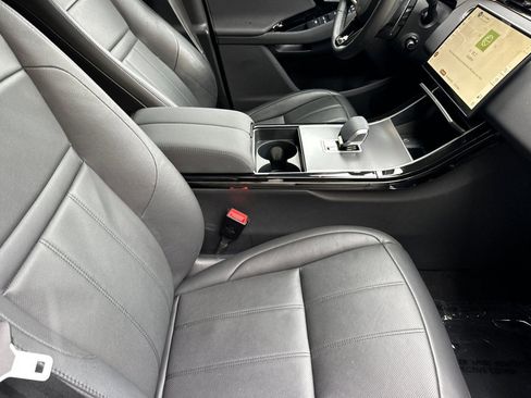 Used 2024 Land Rover Range Rover Evoque Dynamic SE image 35