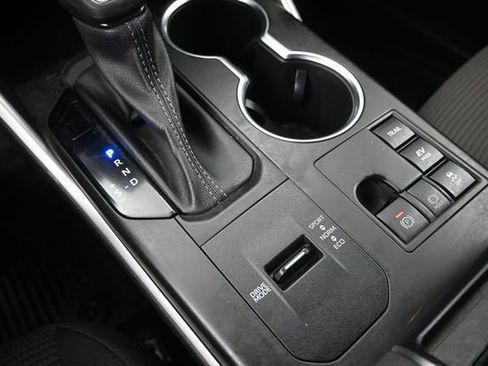 Used 2023 Toyota Highlander LE image 19