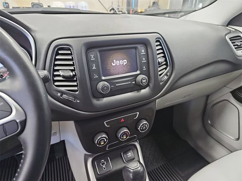 Used 2018 Jeep Compass Latitude image 20