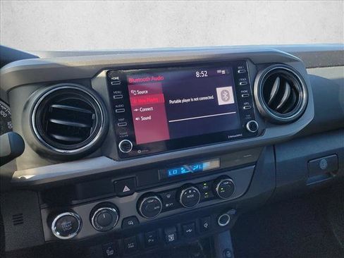 Used 2022 Toyota Tacoma TRD Off-Road w/ Technology Package AWD/4WD image 18