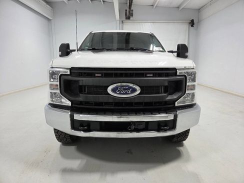 Used 2022 Ford F250 XL w/ Power Equipment Group image 2