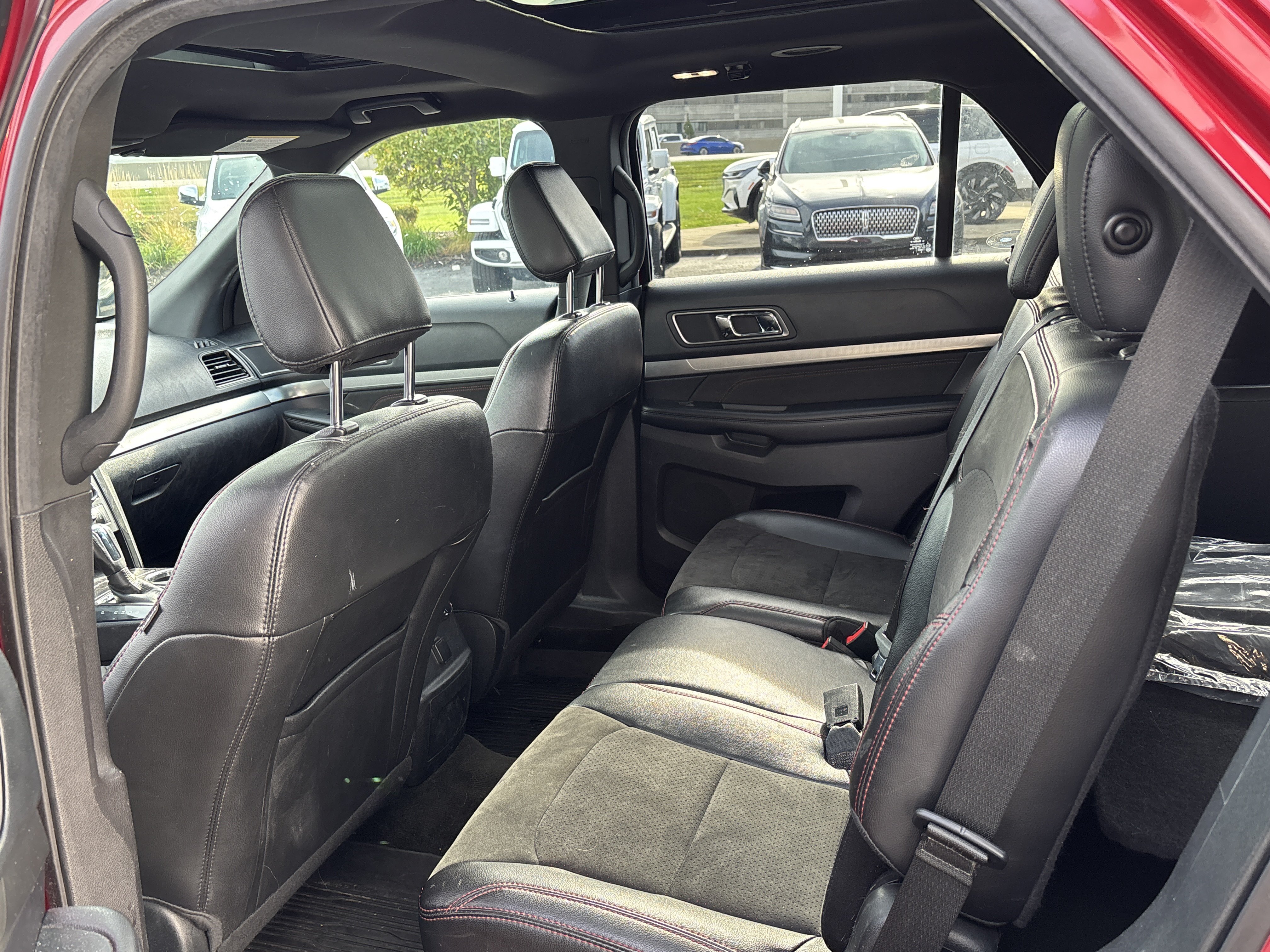 Used 2018 Ford Explorer XLT w/ Equipment Group 202A AWD/4WD image 8