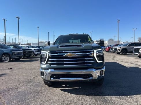 Used 2025 Chevrolet Silverado 2500 LTZ w/ LTZ Convenience Package image 8