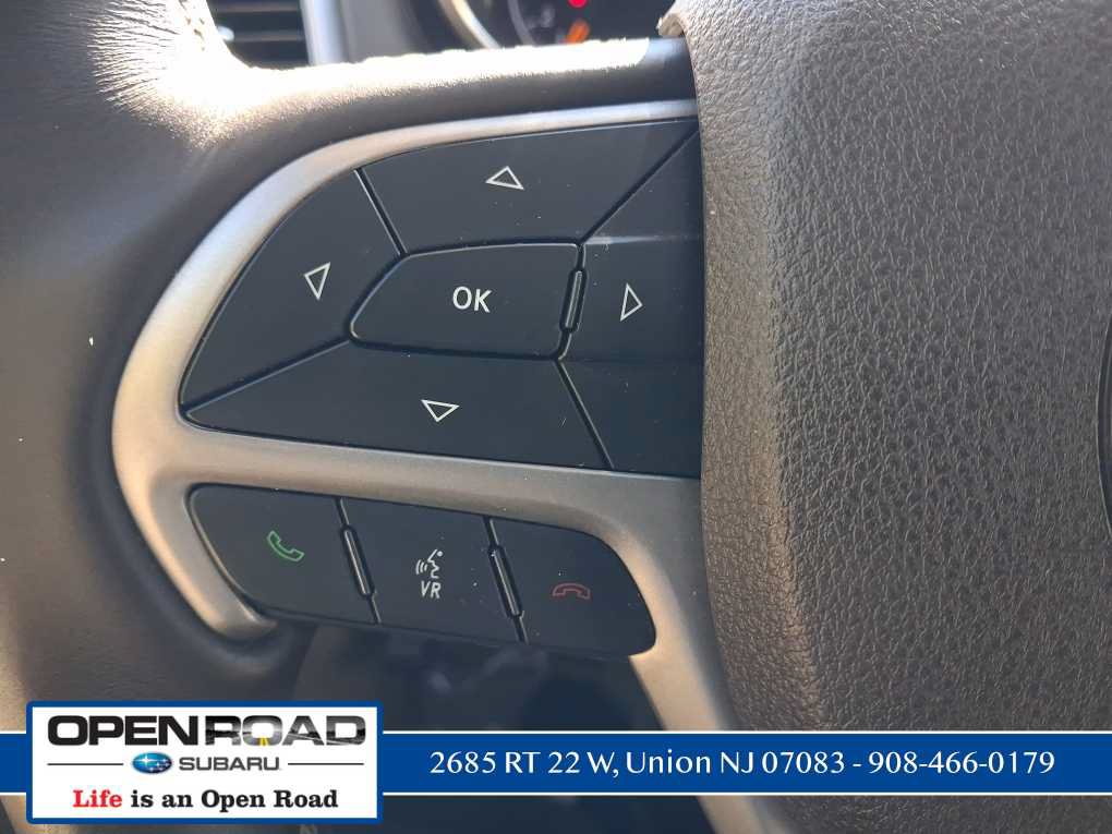 Used 2018 Jeep Grand Cherokee Overland AWD/4WD image 32