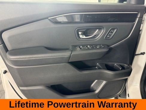 Used 2025 Honda Pilot Elite image 10