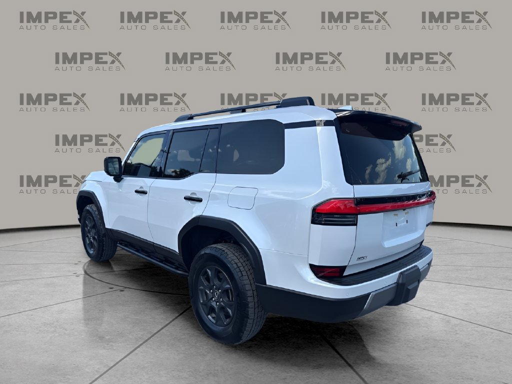 Used 2024 Lexus GX 550 AWD/4WD image 3