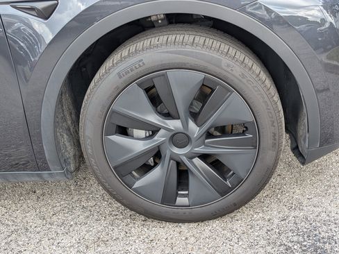 Used 2025 Tesla Model Y Long Range RWD image 11