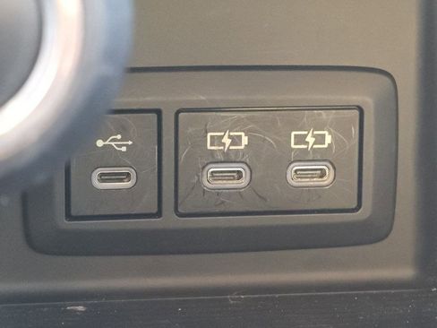 Used 2023 Toyota Venza Limited image 29