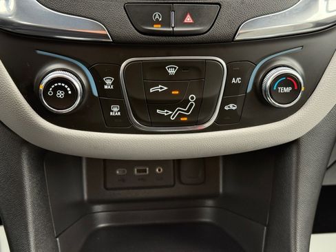 Used 2023 Chevrolet Equinox LS image 15