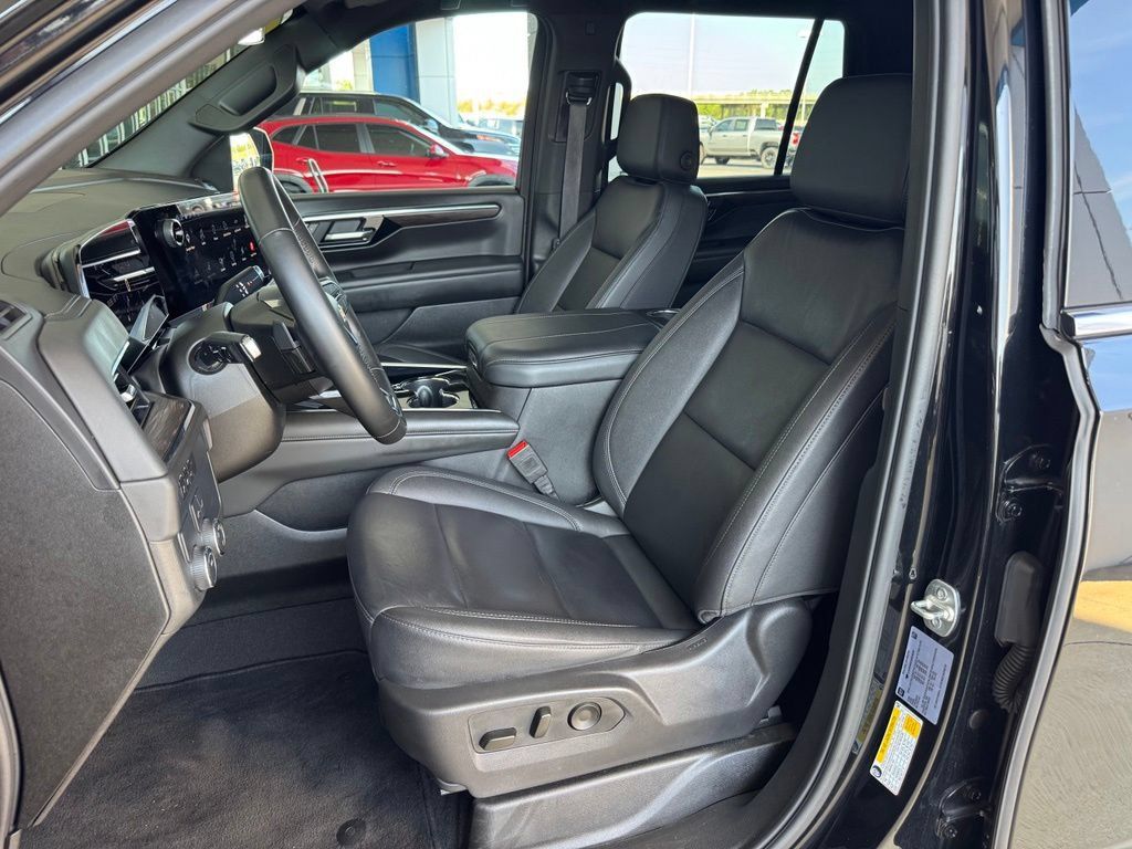 Used 2025 Chevrolet Tahoe LT RWD image 18