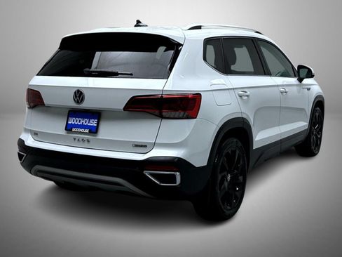 Used 2022 Volkswagen Taos SE w/ Panoramic Sunroof Package AWD/4WD image 5