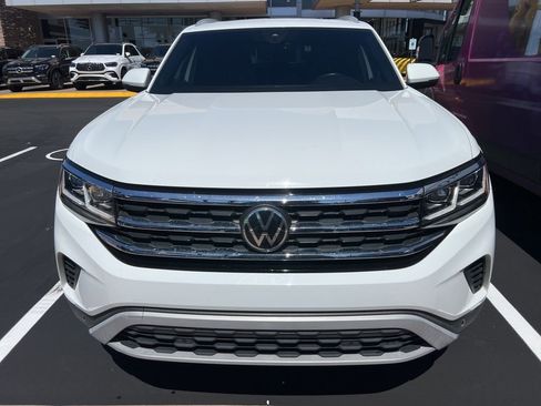 Used 2020 Volkswagen Atlas Cross Sport SEL image 2