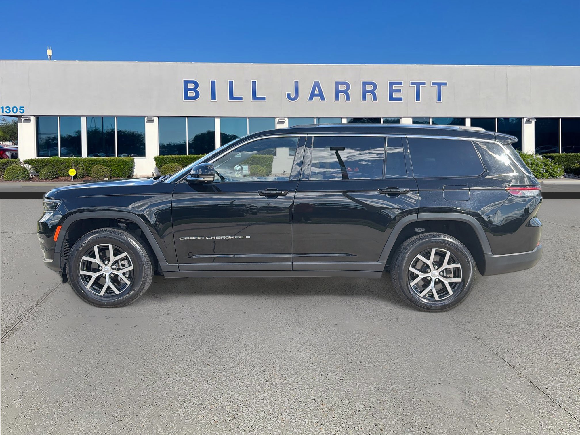 Used 2023 Jeep Grand Cherokee L Limited w/ Luxury Tech Group II AWD/4WD image 4