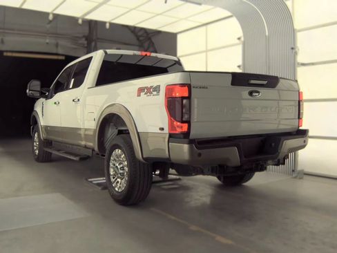 Used 2020 Ford F250 XLT w/ XLT Premium Package AWD/4WD image 4