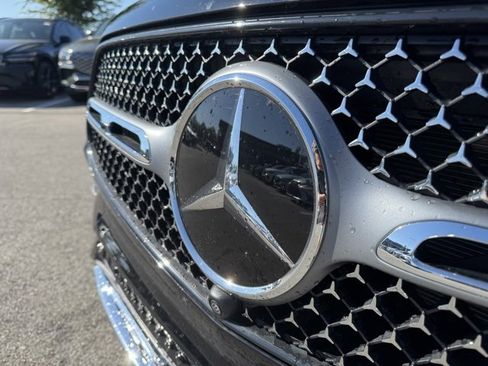 Used 2025 Mercedes-Benz GLC 350e 4MATIC image 7