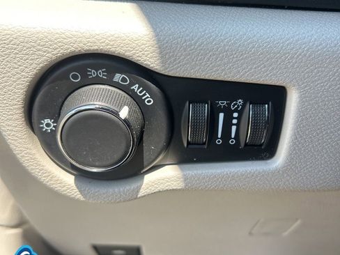 Used 2023 Chrysler Voyager LX FWD image 26