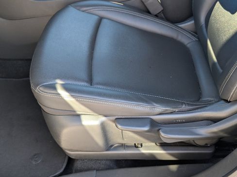 Used 2024 Buick Encore GX Sport Touring image 12