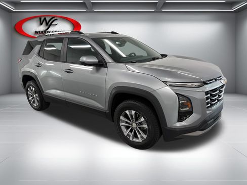 Used 2025 Chevrolet Equinox LT w/ Convenience Package II FWD image 3