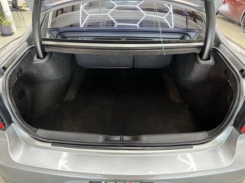 Used 2015 Dodge Charger SE RWD image 9
