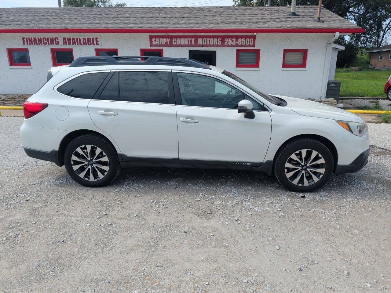 Used 2015 Subaru Outback 2.5i Limited AWD/4WD image 2