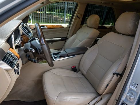 Used 2015 Mercedes-Benz ML 400 4MATIC w/ Lighting Package image 11