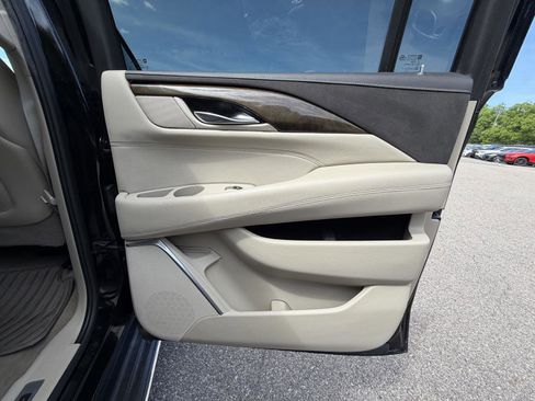Used 2020 Cadillac Escalade ESV Luxury AWD/4WD image 34