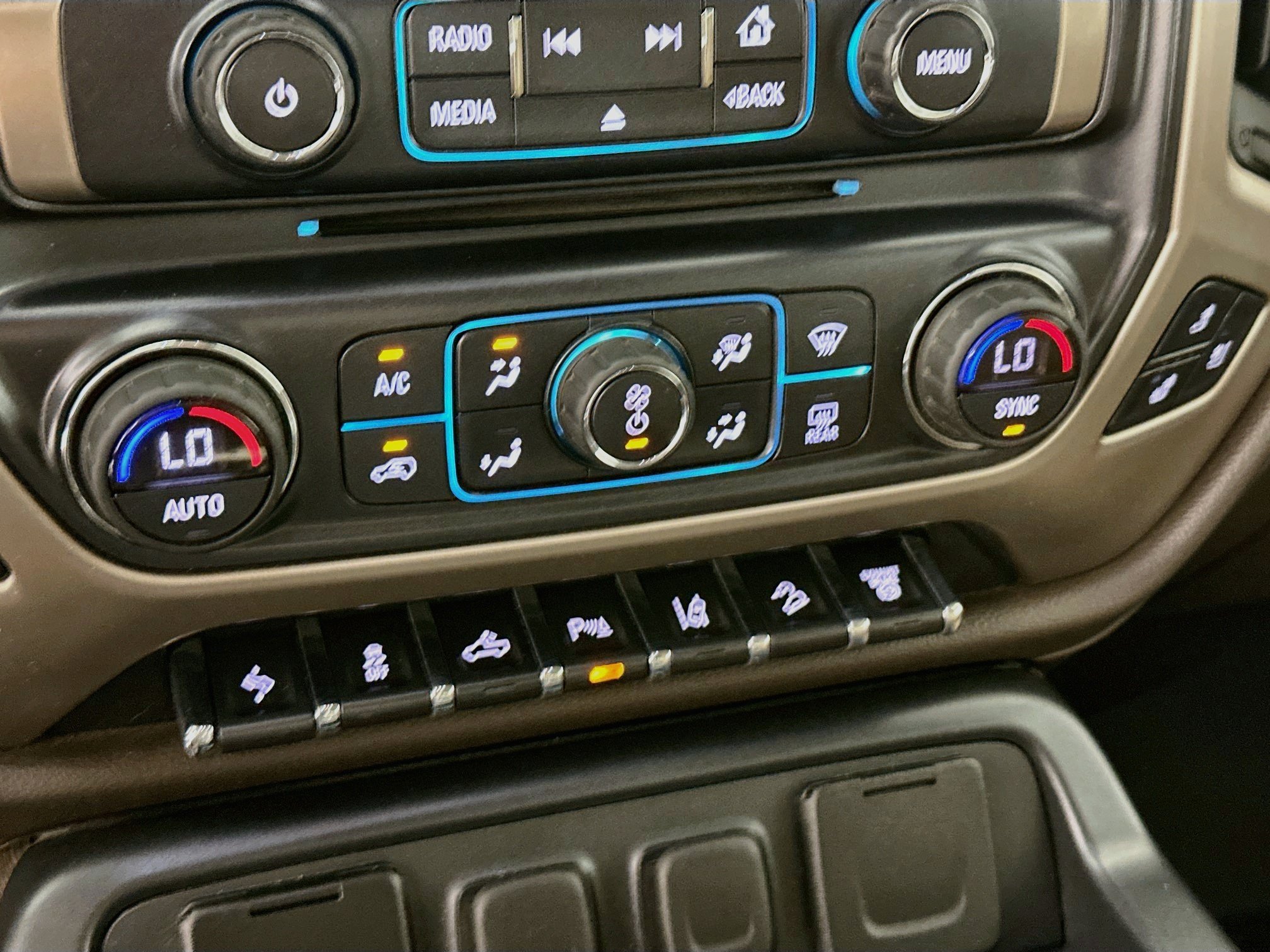 Used 2017 GMC Sierra 2500 Denali w/ Duramax Plus Package AWD/4WD image 23