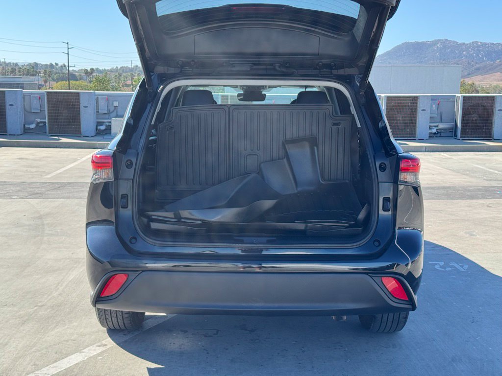 Used 2022 Toyota Highlander XLE FWD image 23