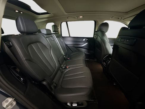 Used 2022 BMW X7 xDrive40i w/ Parking Assistance Package image 27