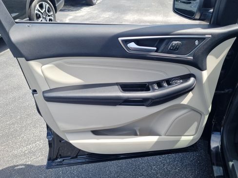Used 2019 Ford Edge Titanium w/ Equipment Group 301A AWD/4WD image 22