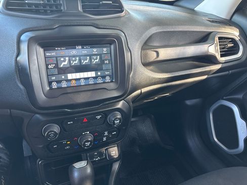 Used 2018 Jeep Renegade Latitude image 15