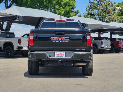 Used 2025 GMC Canyon Denali AWD/4WD image 6