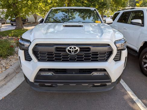 Used 2024 Toyota Tacoma TRD Sport AWD/4WD image 6