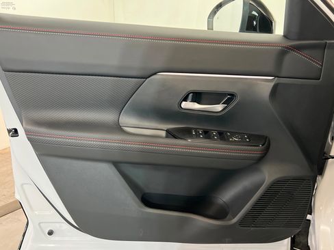 New 2026 Nissan Kicks SR FWD image 14