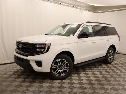 New 2026 Ford Expedition Active image 1
