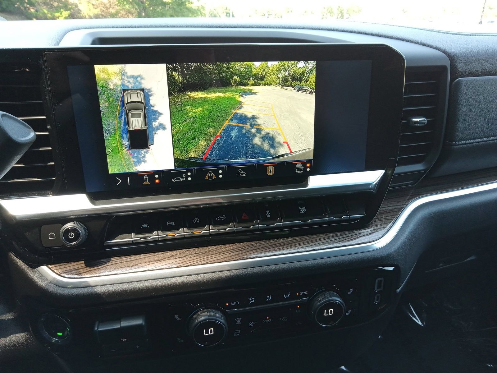 Used 2026 Chevrolet Silverado 1500 LT AWD/4WD image 17
