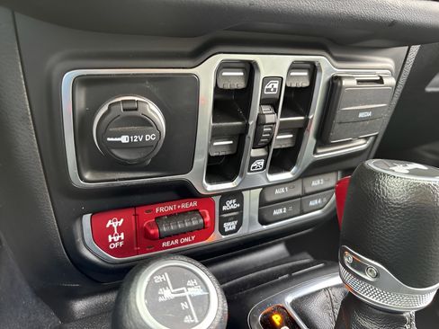 Used 2024 Jeep Wrangler Unlimited Rubicon 4xe image 18