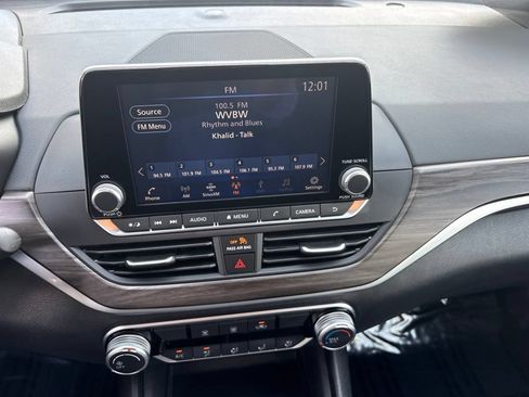 Used 2025 Nissan Altima 2.5 SV FWD image 21