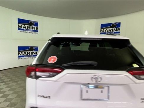 Used 2019 Toyota RAV4 XLE Premium image 9