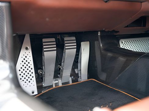 Used 2005 Porsche Carrera GT RWD image 30