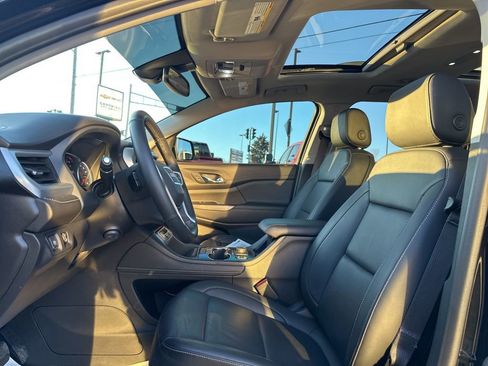 Certified 2023 GMC Acadia SLT w/ Preferred Package image 17