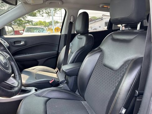 Used 2018 Jeep Compass Latitude w/ Cold Weather Group AWD/4WD image 5