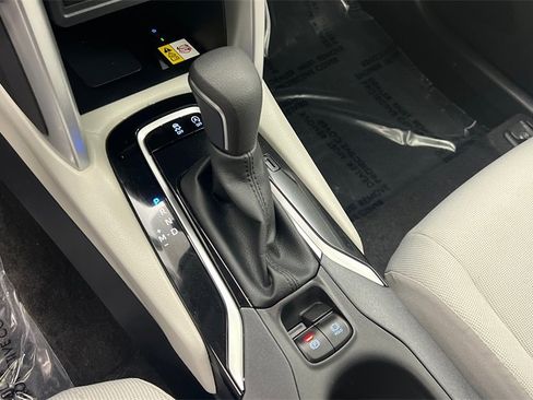 Certified 2022 Toyota Corolla Cross LE image 16