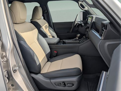 Used 2026 Lexus GX 550 AWD/4WD image 16