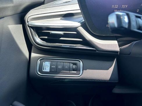 Used 2025 Buick Enclave Preferred FWD image 19