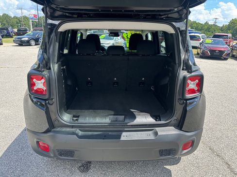 Used 2023 Jeep Renegade Latitude AWD/4WD image 10