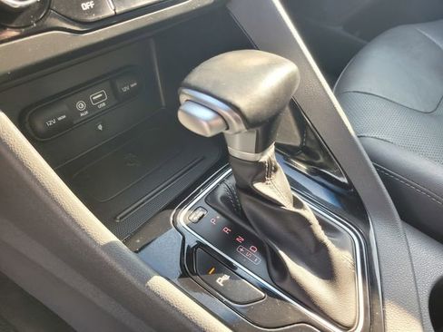 Used 2018 Kia Niro EX w/ EX Premium Package image 18